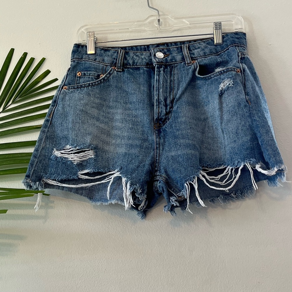 Hi Rise Distressed Mom shorts